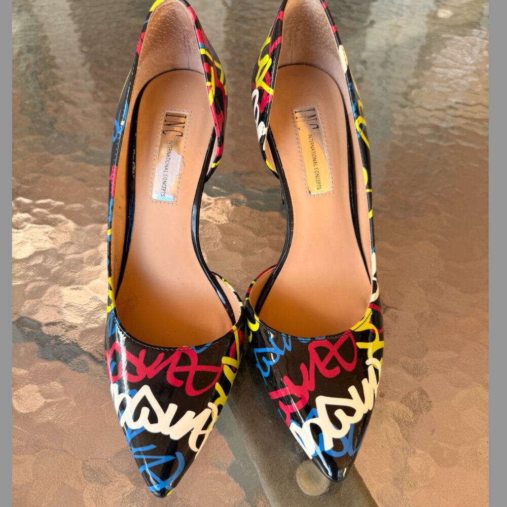 INC Interational Concepts Graffiti Print Stiletto Pumps (Size 6M)